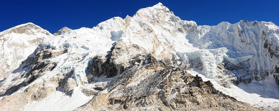 Choosing Gokyo valley trek vs Everest base camp trek in Everest trekking region